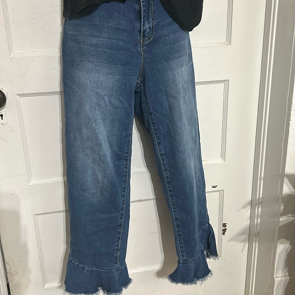 Earl brand ruffle hem crop jeans size 14
